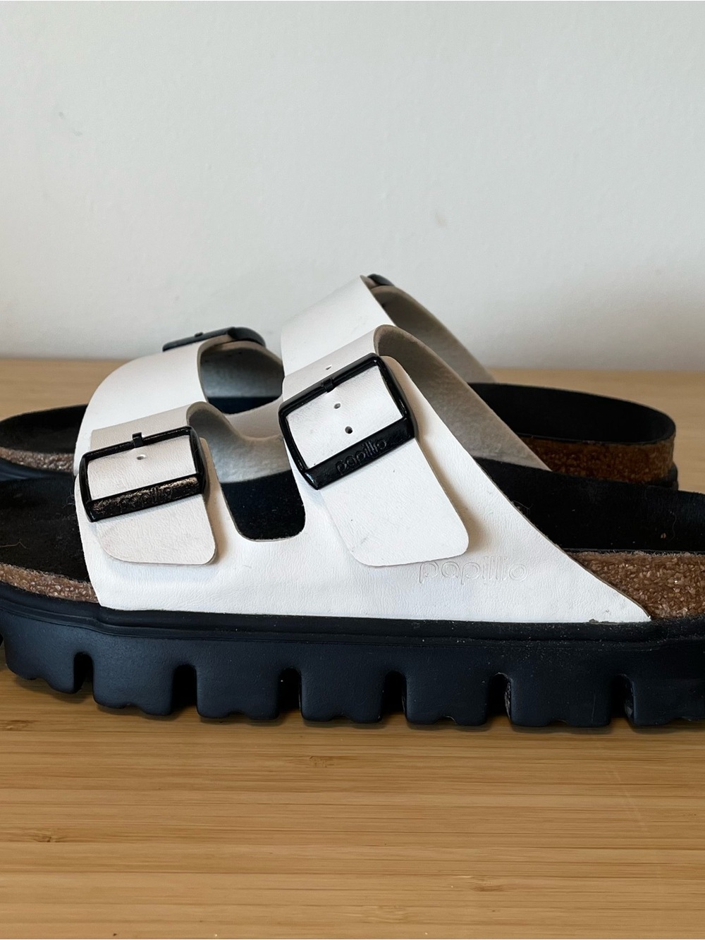 Birkenstock Papillio Arizona White and Black Sandals Sz 39 Platform - Picture 2 of 7